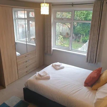 Stunning 5 Bed 3 Bathroom In Headingley Holiday home