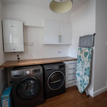Stunning 5 Bed 3 Bathroom In Headingley *