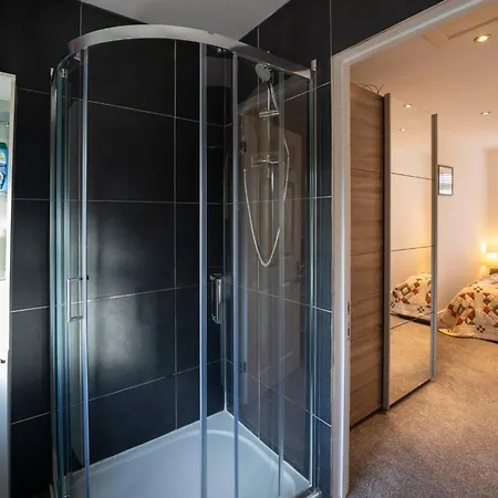 Stunning 5 Bed 3 Bathroom In Headingley