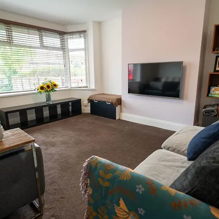 Holiday home Stunning 5 Bed 3 Bathroom In Headingley Leeds (West Yorkshire)