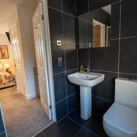 Stunning 5 Bed 3 Bathroom In Headingley Holiday home *