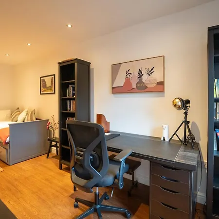 Holiday home Stunning 5 Bed 3 Bathroom In Headingley Leeds (West Yorkshire)