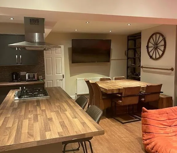 Сasa de vacaciones Stunning 5 Bed 3 Bathroom In Headingley