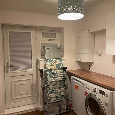 Stunning 5 Bed 3 Bathroom In Headingley Tatil Evi