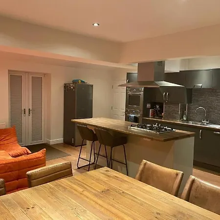 Tatil Evi Stunning 5 Bed 3 Bathroom In Headingley *